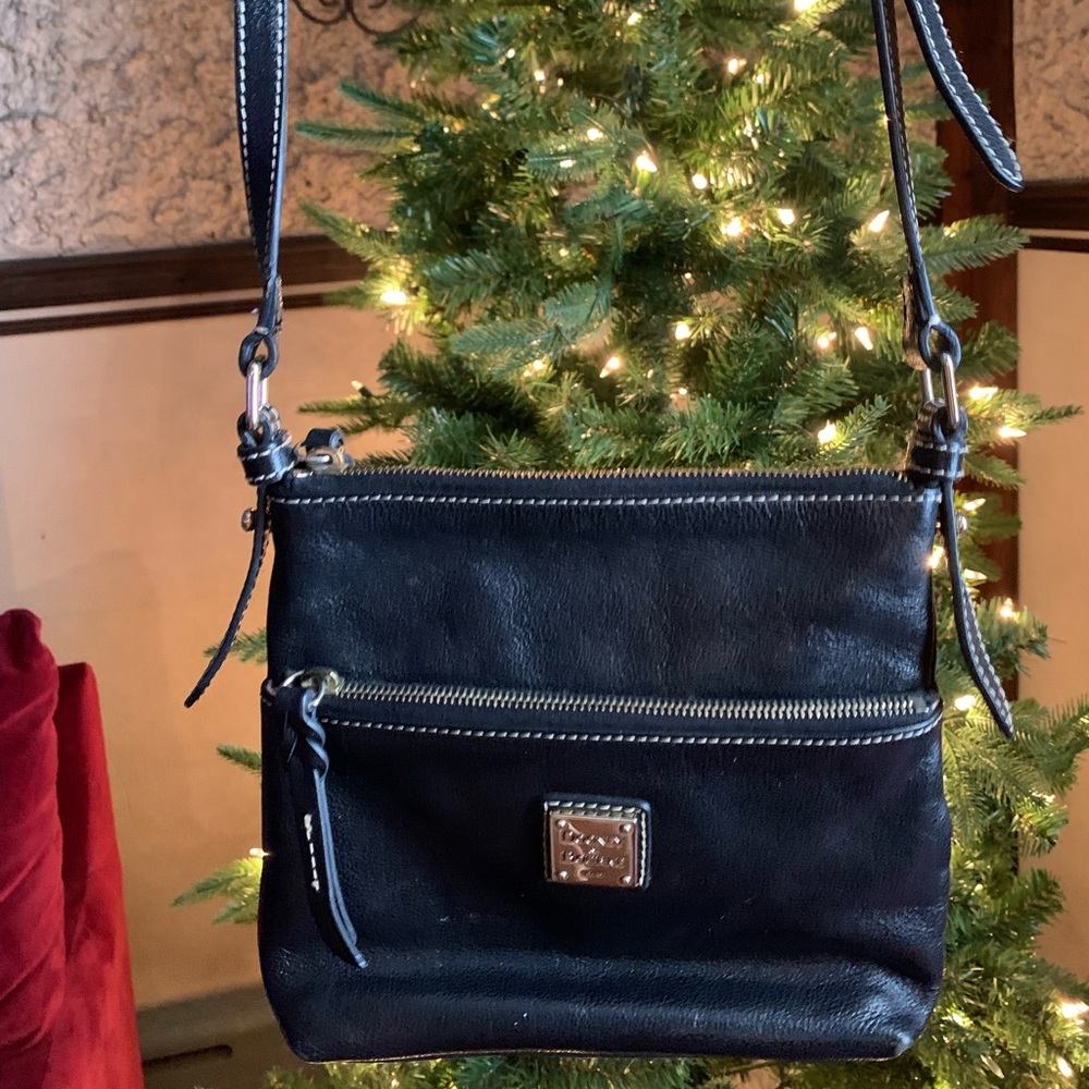 Black purse. Does have some wear and tear but great purse!